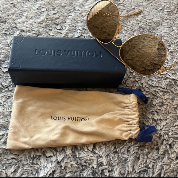 *NEW Louis Vuitton Sunglasses - Picture 2 of 8